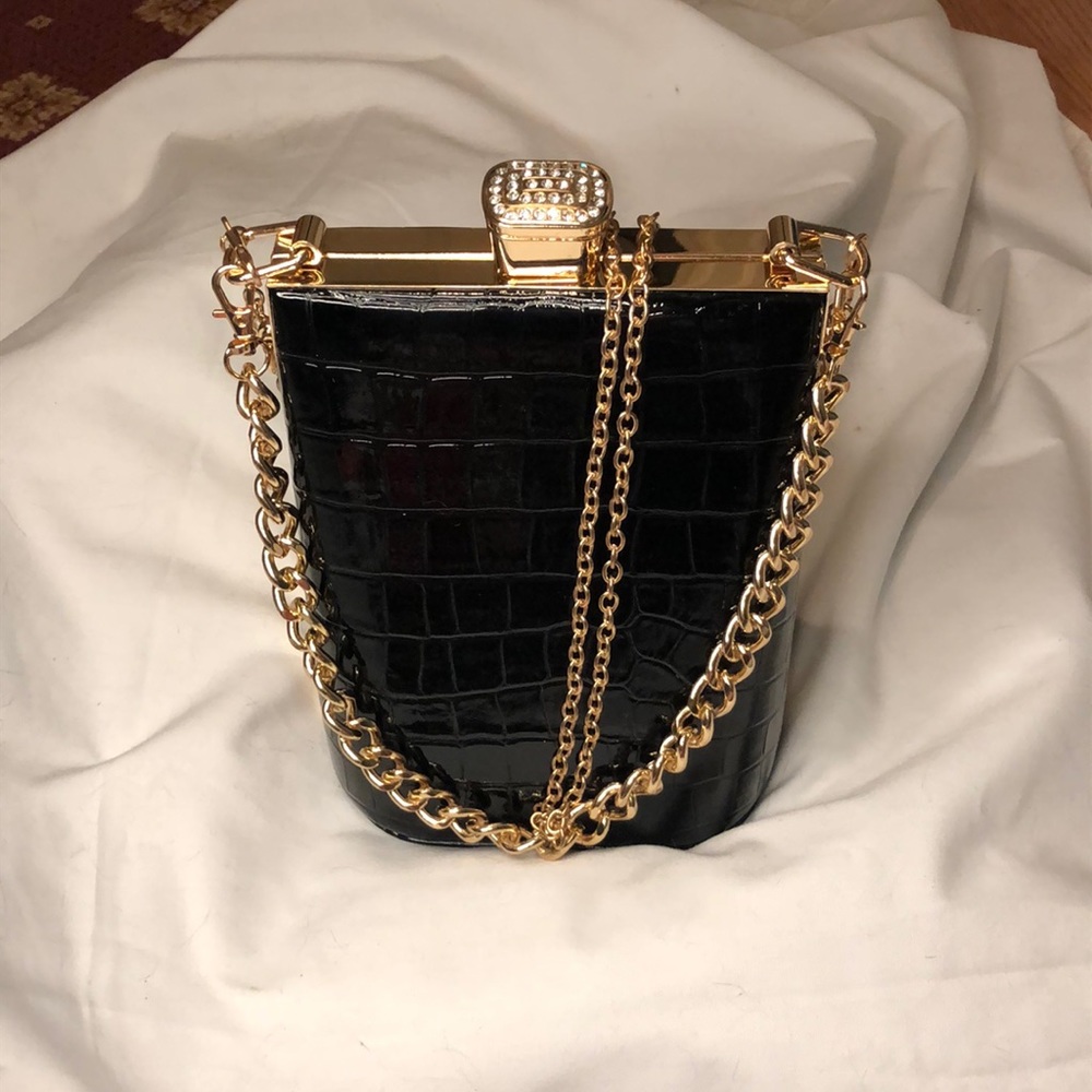 NWOT Formal Kazar Bellatrix Croc-embossed Crystal-clasp Gold Chains
